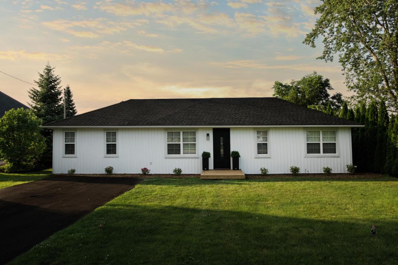 The Little White Haus Villa Niagara-on-the-Lake Exterior photo